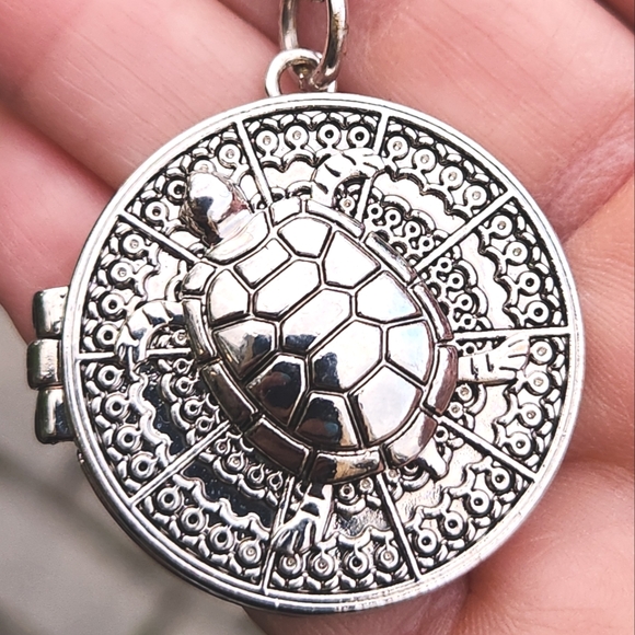 Anthropologie Magnetic Silver Tone Metal Turtle Locket Ornament RARE - Picture 2 of 7